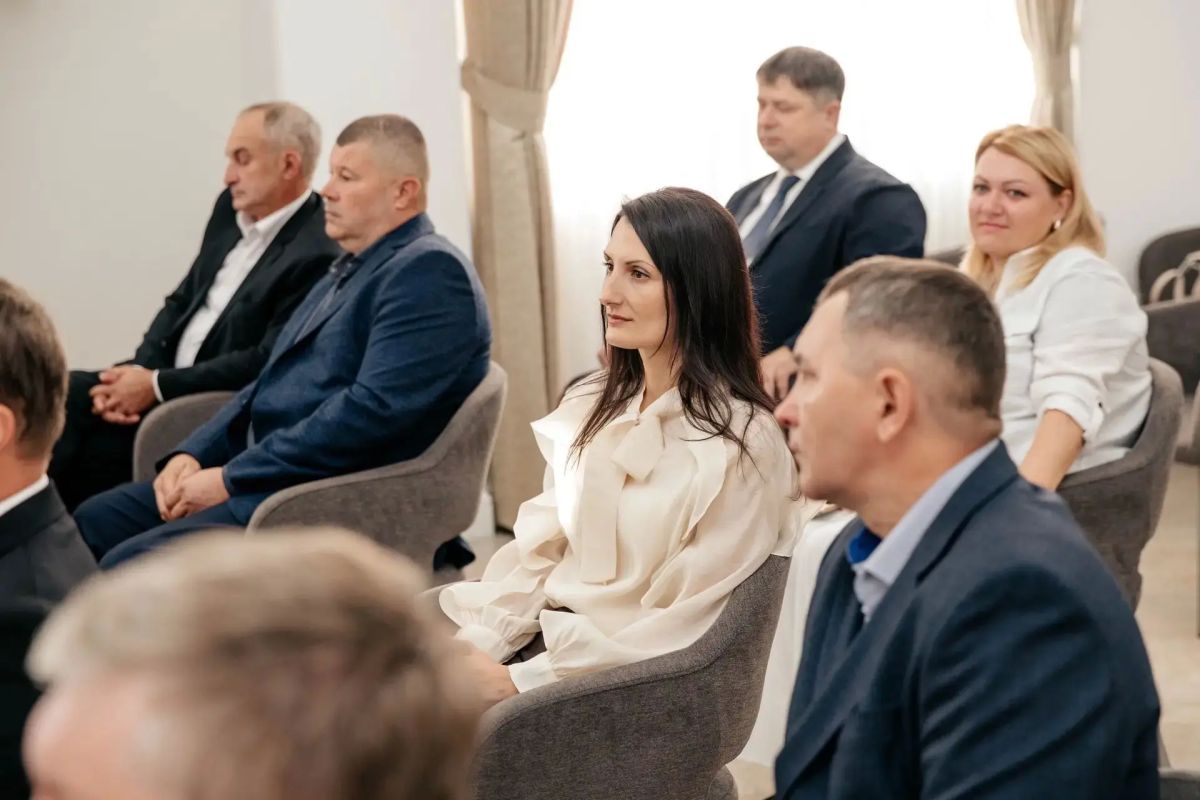 В Доме Советов на торжественной церемонии губернатор Курской области Александр Хинштейн вручил государственные и региональные награды курянам В Доме Советов на торжественной церемонии губернатор Курской области Александр Хинштейн вручил государственные и региональные награды курянам