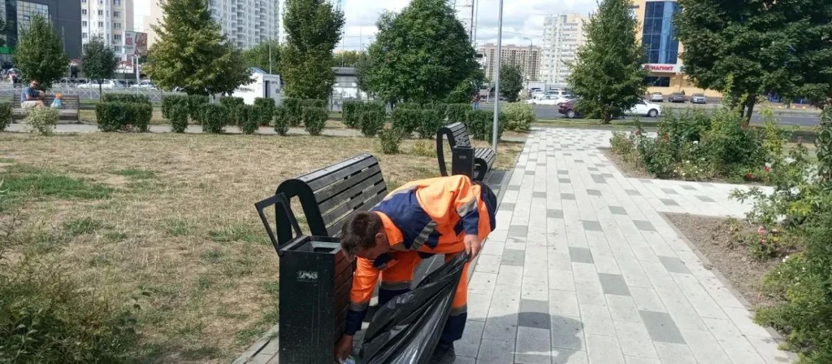 За неделю в Курске из парков и скверов вывезли более 60 тонн мусора За неделю в Курске из парков и скверов вывезли более 60 тонн мусора