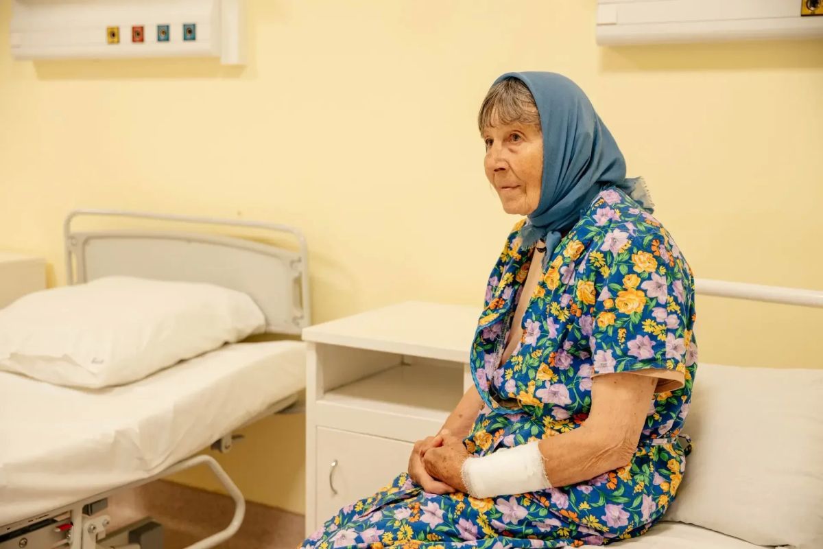 Александр Хинштейн навестил пострадавших при атаках ВСУ курян Александр Хинштейн навестил пострадавших при атаках ВСУ курян