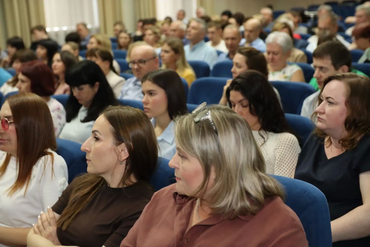 Сегодня Председатель ИККО встретился с коллективами Курскэнерго и Почты России Сегодня Председатель ИККО встретился с коллективами Курскэнерго и Почты России