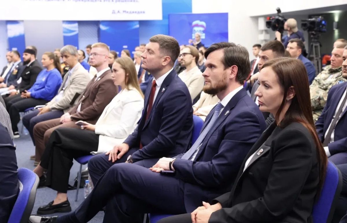 Игорь Кастюкевич: Быть там, где нужны:. на встрече руководства «Единой России» с волонтерами подвели промежуточные итоги работы и наметили планы развития добровольческого движения партии Игорь Кастюкевич: Быть там, где нужны:. на встрече руководства «Единой России» с волонтерами подвели промежуточные итоги работы и наметили планы развития добровольческого движения партии