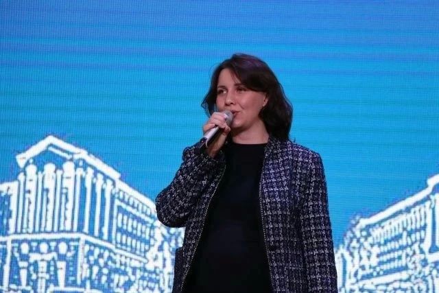 Надежда Пономарева пожелала курским педагогам новых побед, мудрости и взаимности от учеников Надежда Пономарева пожелала курским педагогам новых побед, мудрости и взаимности от учеников