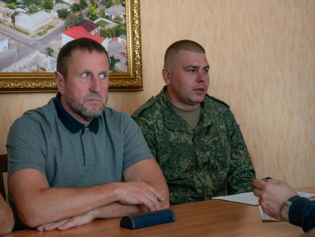 Алексей Клемешов: Провели рабочую встречу с военным комиссаром города Льгова и Льговского района Сергеем Васильевичем Бугаевым Алексей Клемешов: Провели рабочую встречу с военным комиссаром города Льгова и Льговского района Сергеем Васильевичем Бугаевым