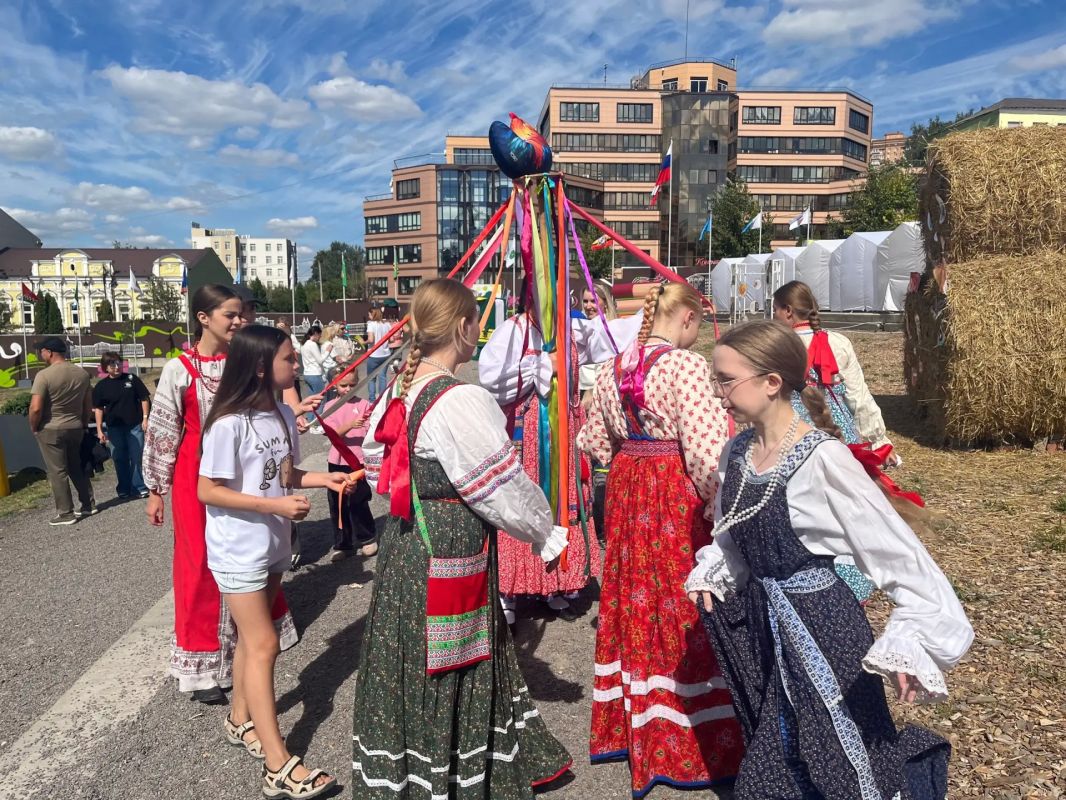 В «Городе радости» куряне слепили Колобка В «Городе радости» куряне слепили Колобка