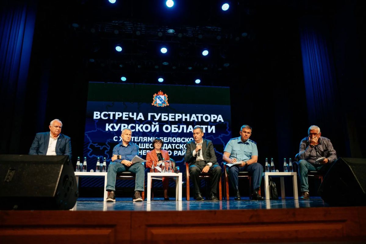 Губернатор Курской области Александр Хинштейн провел очередную открытую встречу с жителями приграничья, а именно Кореневского, Беловского и Большесолдатского районов Губернатор Курской области Александр Хинштейн провел очередную открытую встречу с жителями приграничья, а именно Кореневского, Беловского и Большесолдатского районов