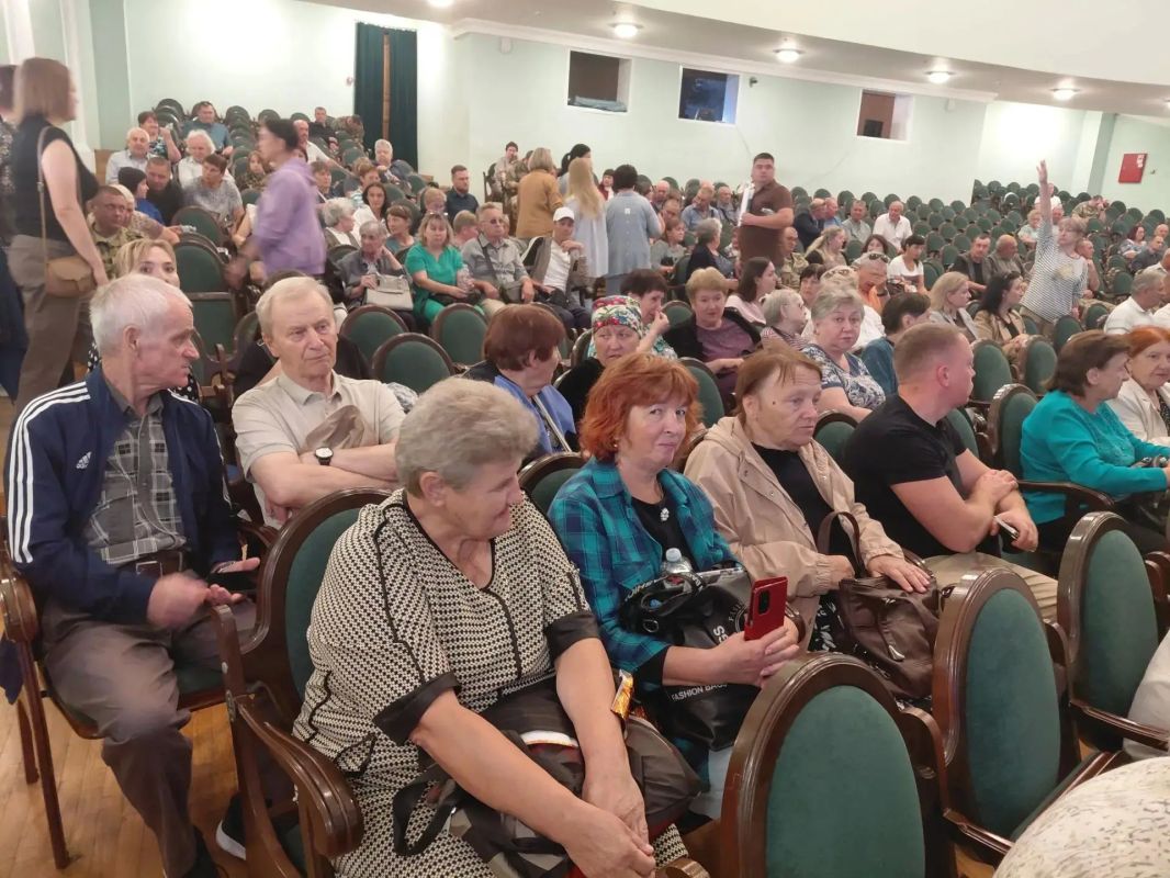 Александр Хинштейн встретился с жителями курского приграничья Александр Хинштейн встретился с жителями курского приграничья