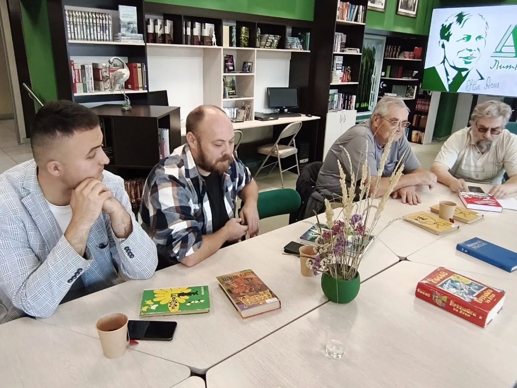 На Книжном клубе «Курской правды» обсудили «Незнайку» На Книжном клубе «Курской правды» обсудили «Незнайку»