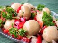 Необычный салат с шампиньонами и перцем для яркого стола