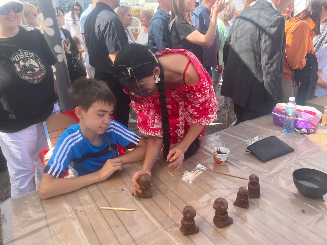 В «Городе радости» куряне слепили Колобка В «Городе радости» куряне слепили Колобка