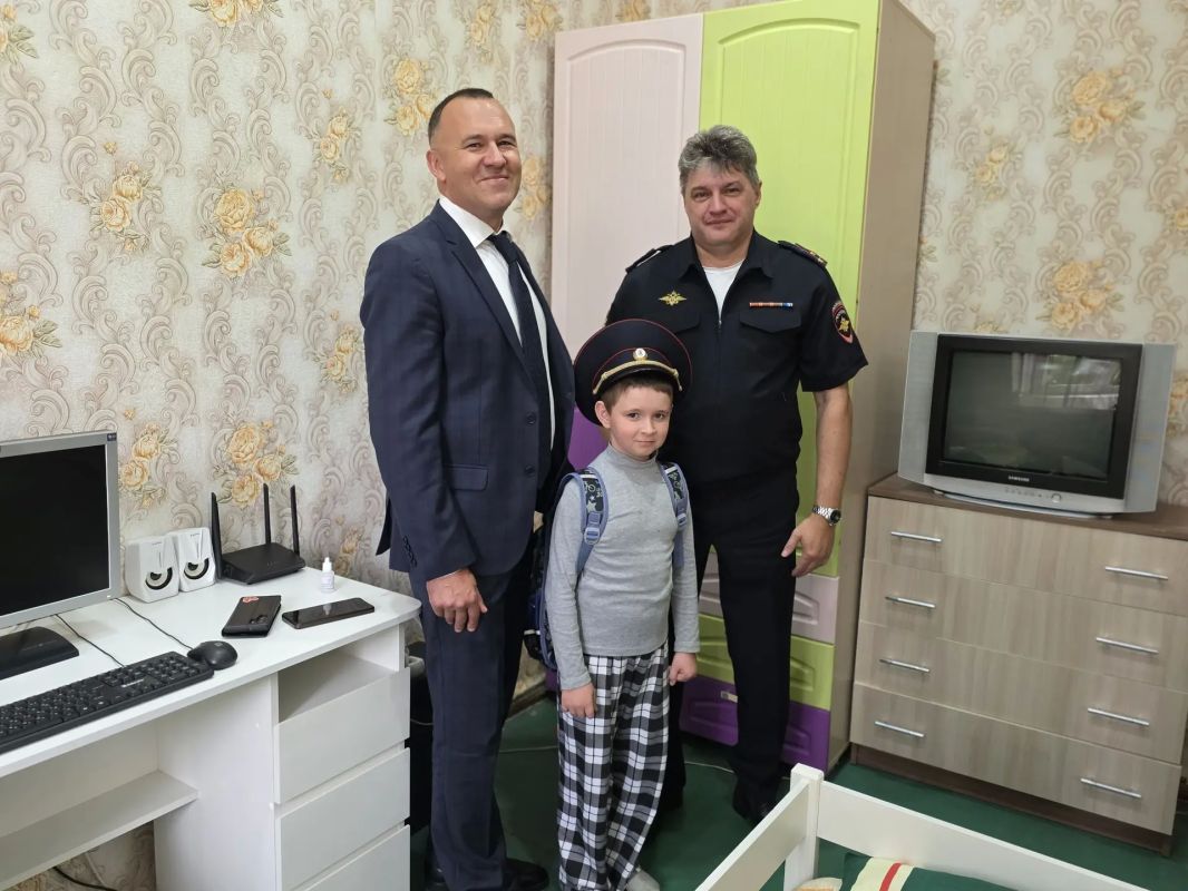 Курский ЛО МВД России на транспорте присоединился к благотворительной акции «Помоги собраться в школу» Курский ЛО МВД России на транспорте присоединился к благотворительной акции «Помоги собраться в школу»