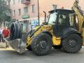 В Курске на улице Школьной начали менять старую трубу