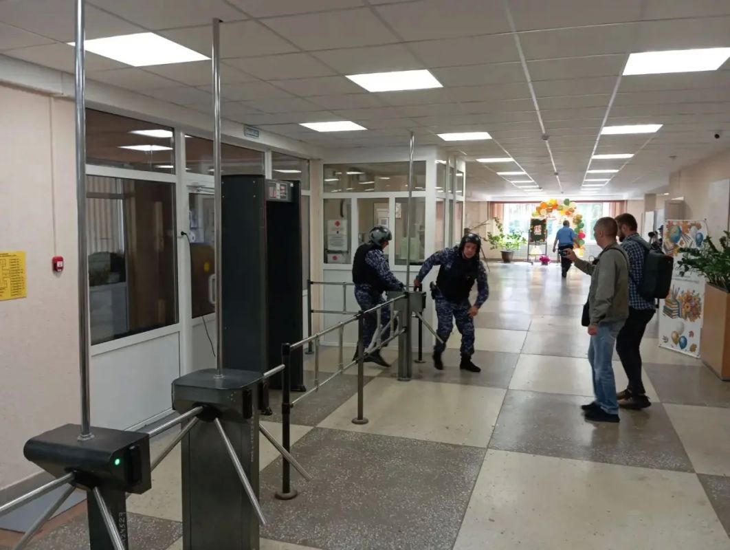 В Курске оценили уровень безопасности в школах В Курске оценили уровень безопасности в школах