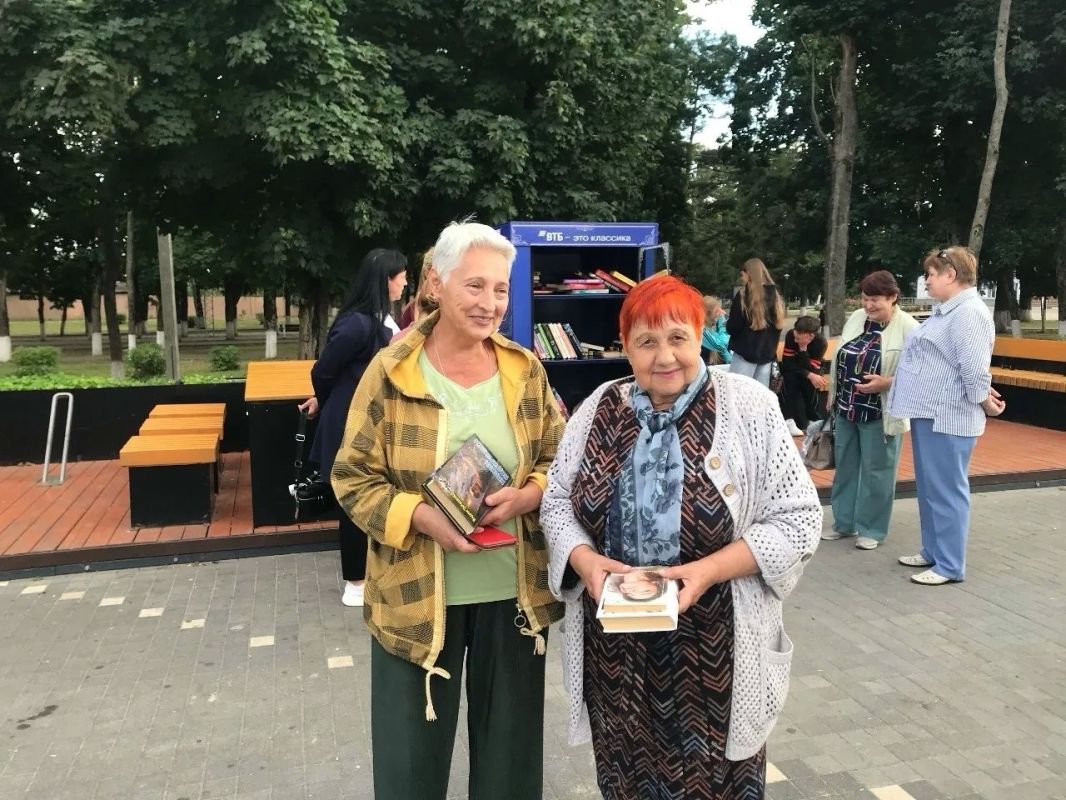 В Фатеже появилась новая площадка для любителей чтения — зона свободного обмена книгами, расположенная рядом с парком имени Артёма В Фатеже появилась новая площадка для любителей чтения — зона свободного обмена книгами, расположенная рядом с парком имени Артёма