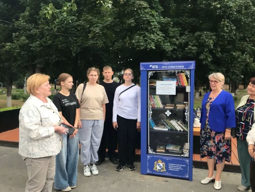 В Фатеже появилась новая площадка для любителей чтения — зона свободного обмена книгами, расположенная рядом с парком имени Артёма В Фатеже появилась новая площадка для любителей чтения — зона свободного обмена книгами, расположенная рядом с парком имени Артёма