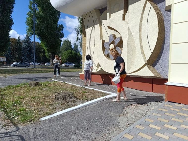 Пока вы наслаждаетесь последними летними деньками, в Молодежном центре «Комсомолец» уже вовсю кипит работа! Пока вы наслаждаетесь последними летними деньками, в Молодежном центре «Комсомолец» уже вовсю кипит работа!