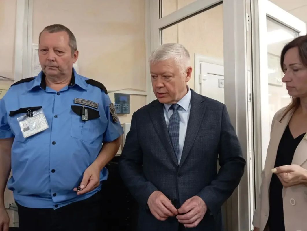 В Курске оценили уровень безопасности в школах В Курске оценили уровень безопасности в школах
