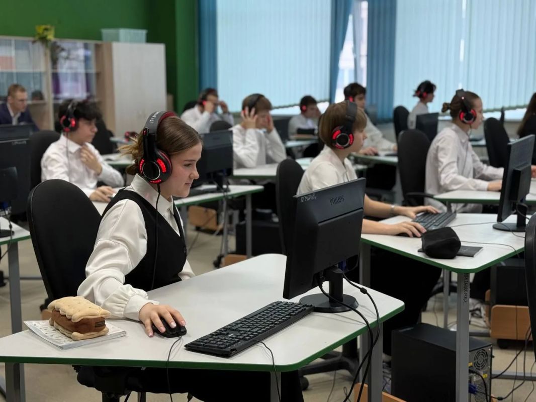 Благодаря содействию национального проекта «Экономика данных и цифровая трансформация государства» Минцифры Курской области продолжает системную работу со школами региона Благодаря содействию национального проекта «Экономика данных и цифровая трансформация государства» Минцифры Курской области продолжает системную работу со школами региона