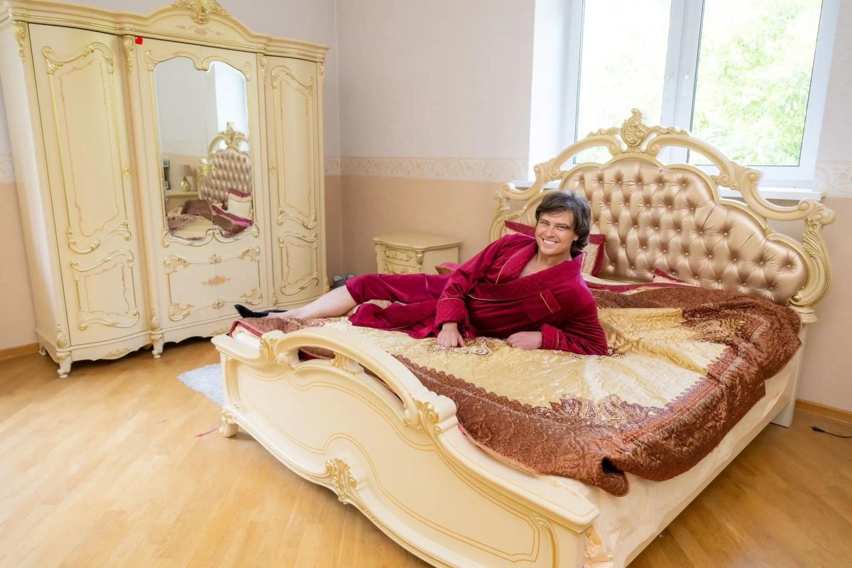 Прохор Шаляпин открывает двери в новый роскошный дом за 150 миллионов рублей