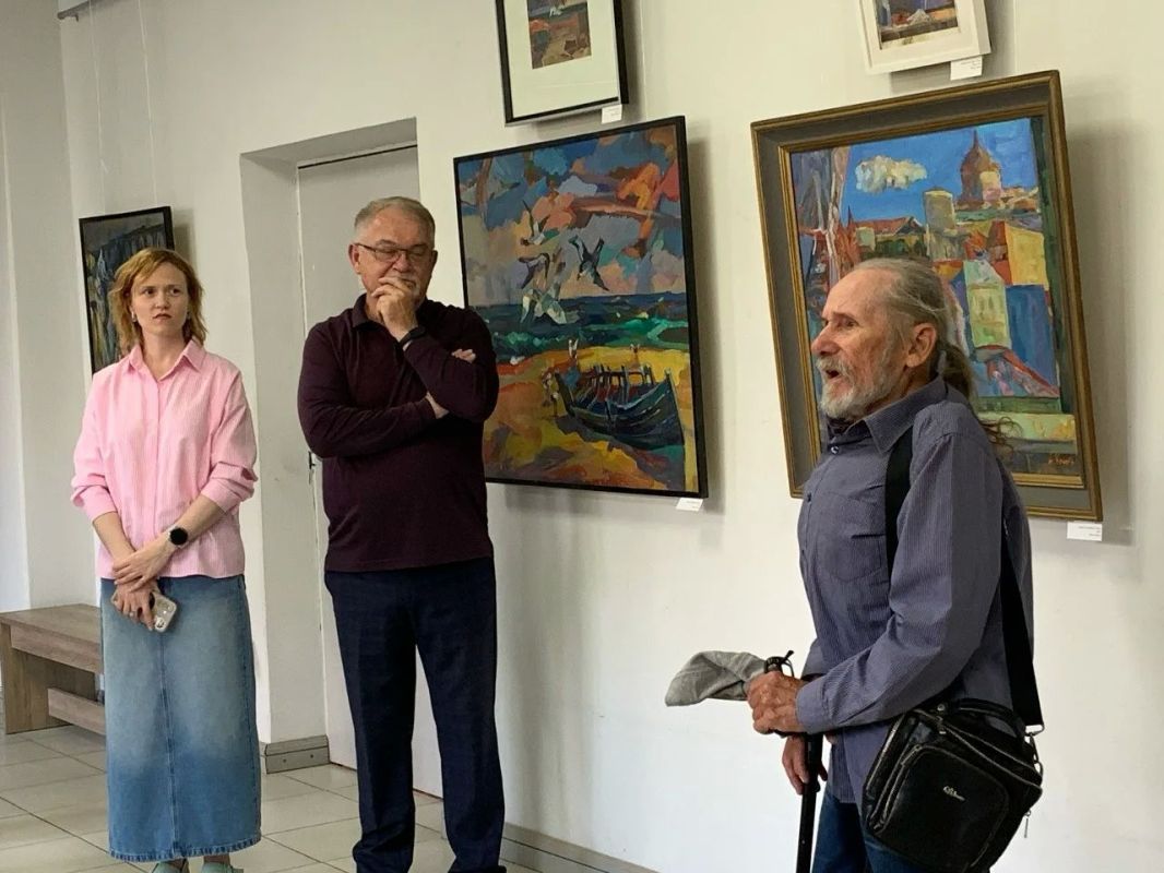 В Курске открылась персональная выставка Александра Конева В Курске открылась персональная выставка Александра Конева