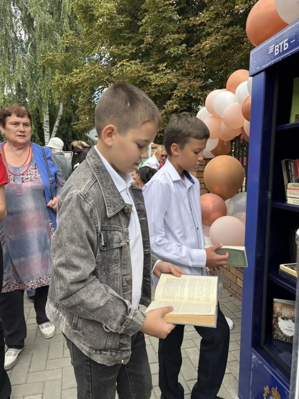 В Дмитриевской межпоселенческой библиотеке открыли точку свободного книгообмена В Дмитриевской межпоселенческой библиотеке открыли точку свободного книгообмена