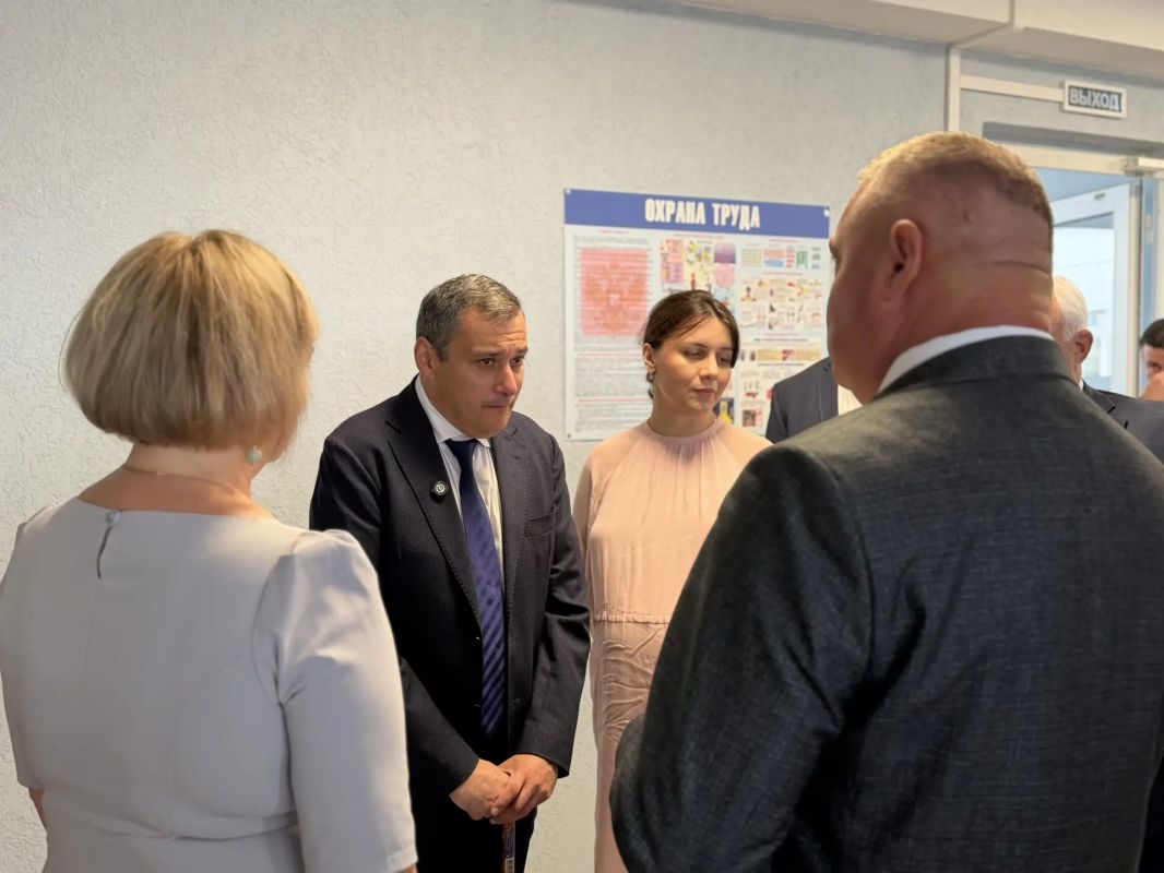 С Днём знаний и новосельем! После капремонта открылась Ленинская школа в Октябрьском районе С Днём знаний и новосельем! После капремонта открылась Ленинская школа в Октябрьском районе