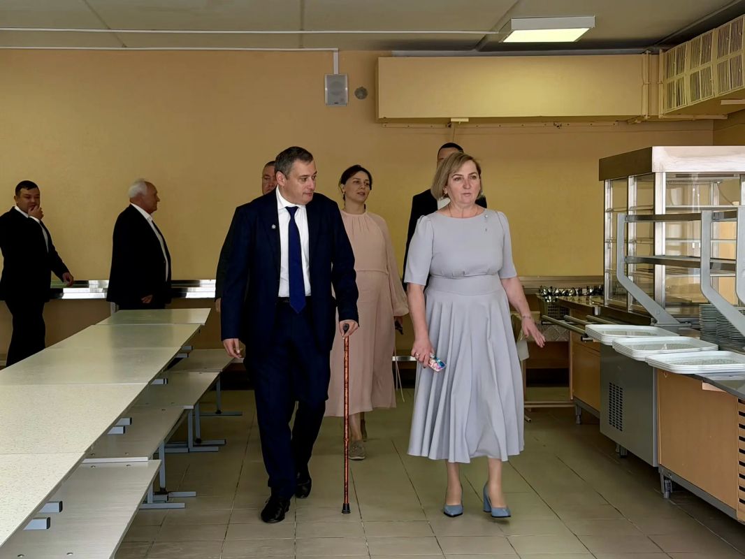 С Днём знаний и новосельем! После капремонта открылась Ленинская школа в Октябрьском районе С Днём знаний и новосельем! После капремонта открылась Ленинская школа в Октябрьском районе