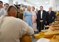 Курские студенты научили Александра Хинштейна писать по-китайски