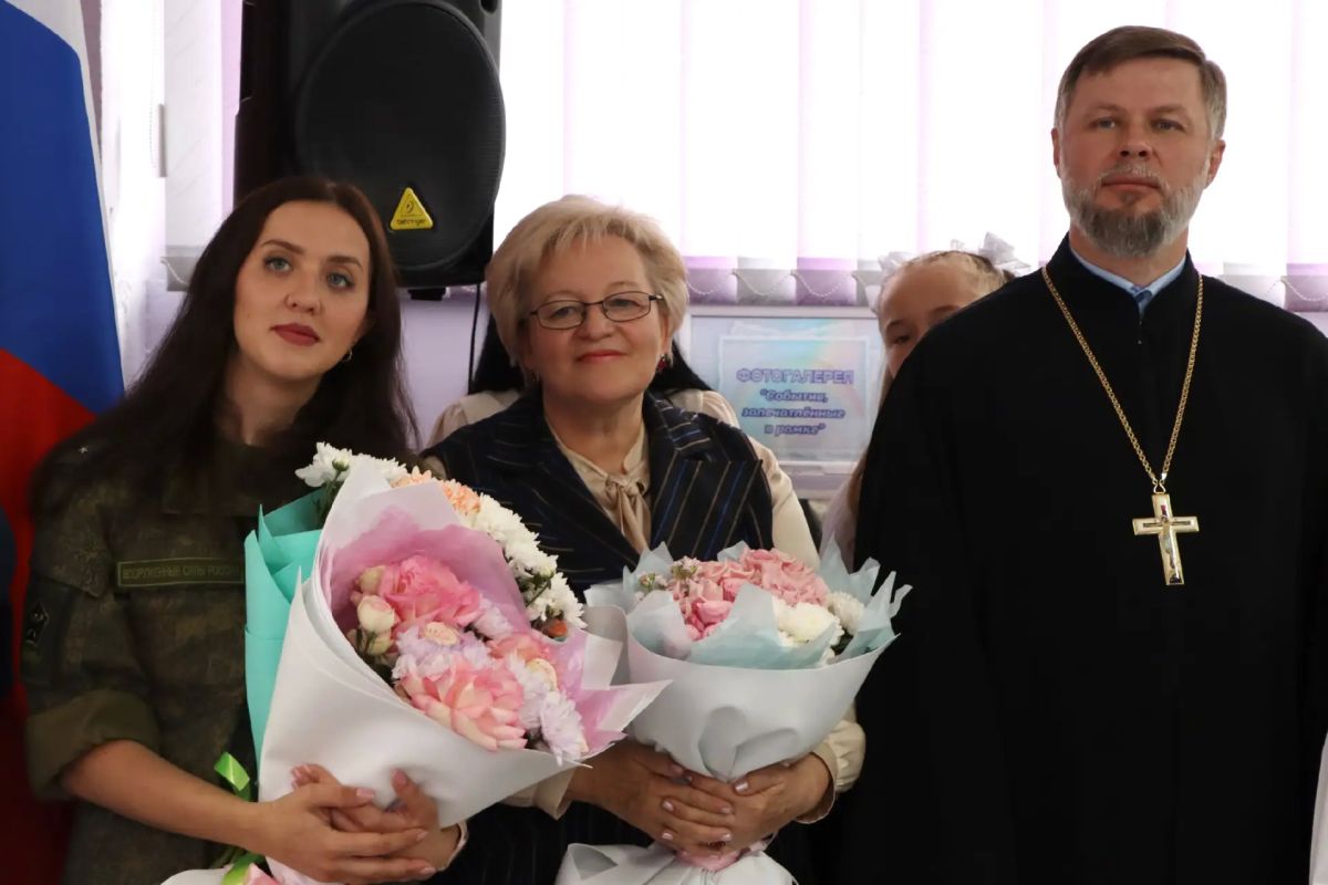 В Курске педагогов, школьников и студентов поздравляют с Днем знаний В Курске педагогов, школьников и студентов поздравляют с Днем знаний