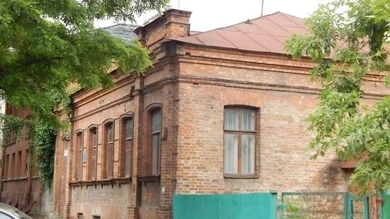 Два дома-памятника в Курске продают за 4 млн с условием полной реставрации Два дома-памятника в Курске продают за 4 млн с условием полной реставрации
