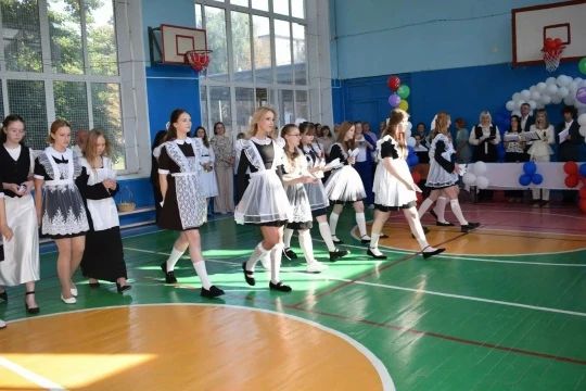 Сегодня 1 сентября, а значит — здравствуй, школа! Сегодня 1 сентября, а значит — здравствуй, школа!