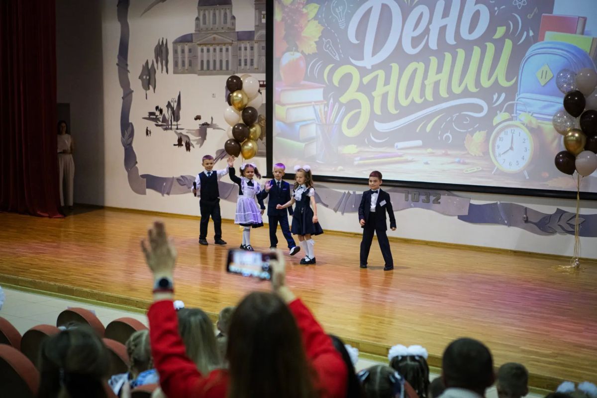 В школе № 60 прошла торжественная линейка, посвящённая Дню знаний В школе № 60 прошла торжественная линейка, посвящённая Дню знаний