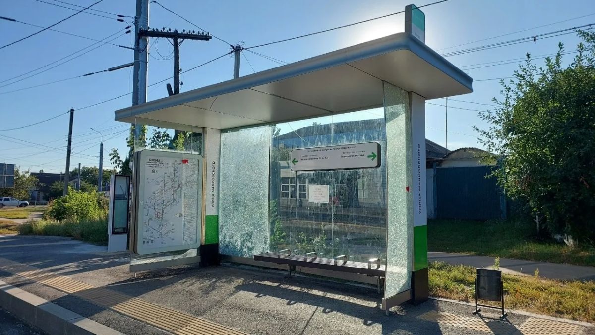 В Курске вандалы разбили с десяток остановочных павильонов В Курске вандалы разбили с десяток остановочных павильонов