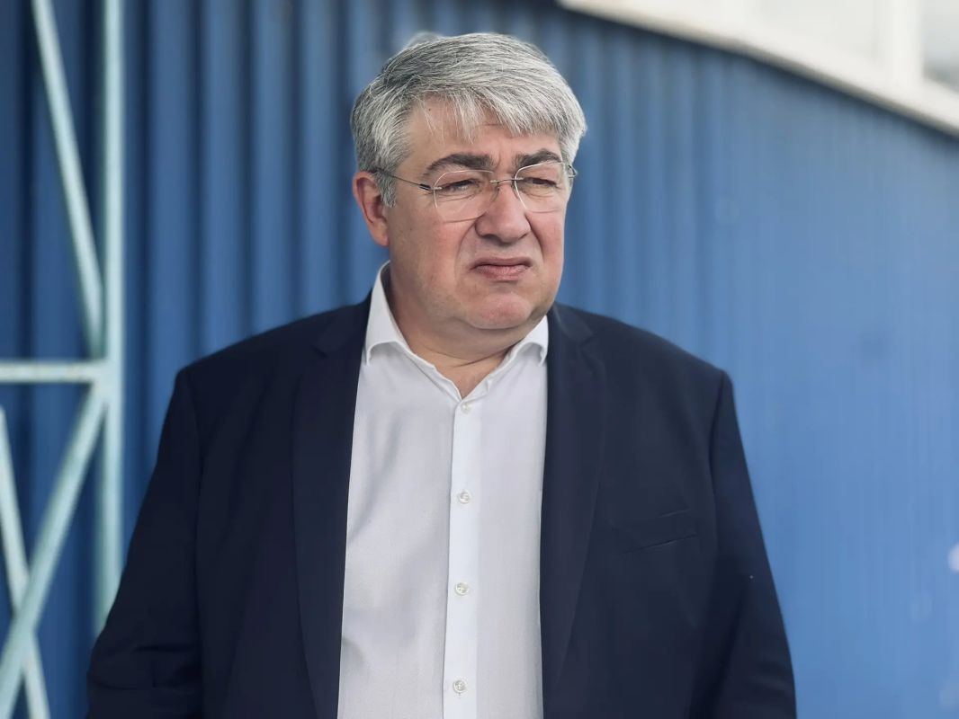 Сегодня министр цифрового развития и связи Курской области Сергей Кожевников совместно с директором АУ КО «МФЦ» Романом Заугольниковым посетили филиал областного бюджетного учреждения «Многофункциональный центр по... Сегодня министр цифрового развития и связи Курской области Сергей Кожевников совместно с директором АУ КО «МФЦ» Романом Заугольниковым посетили филиал областного бюджетного учреждения «Многофункциональный центр по...