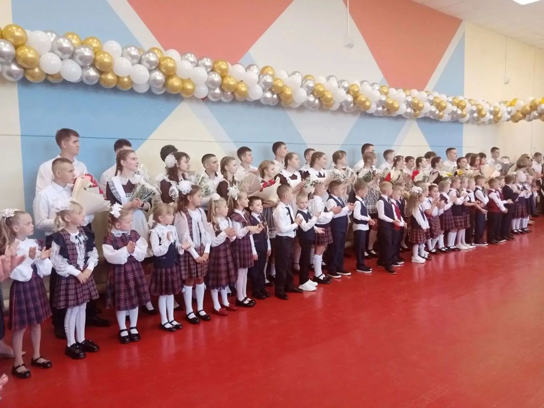 Во всех школах Фатежского района прозвучали первые звонки, возвещая о начале нового учебного года Во всех школах Фатежского района прозвучали первые звонки, возвещая о начале нового учебного года