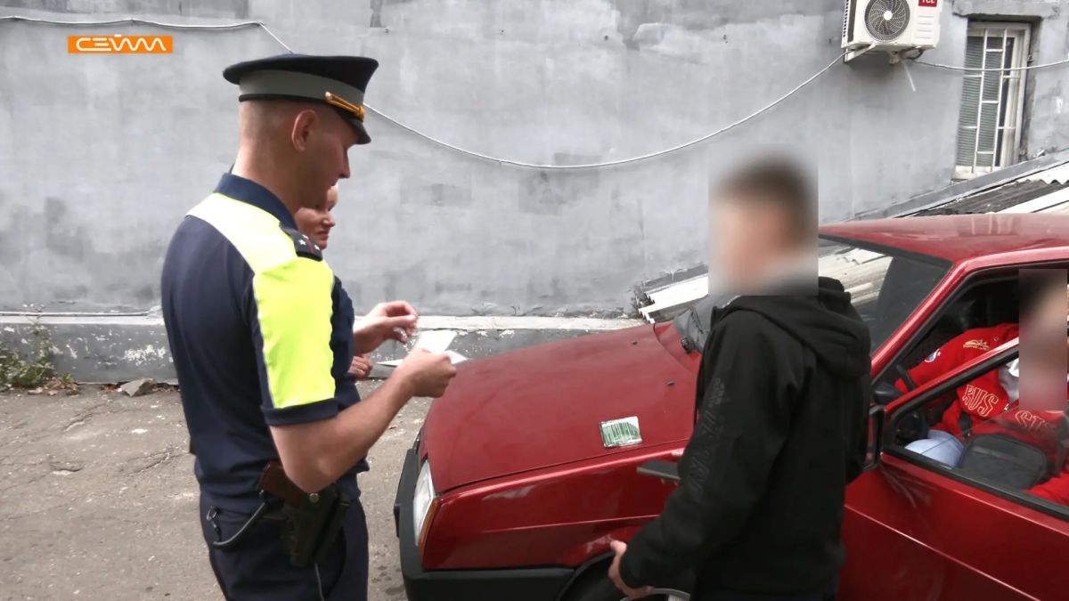 «Мальчик на девятке»: в Курске 16-летнего подростка поймали за рулём автомобиля «Мальчик на девятке»: в Курске 16-летнего подростка поймали за рулём автомобиля