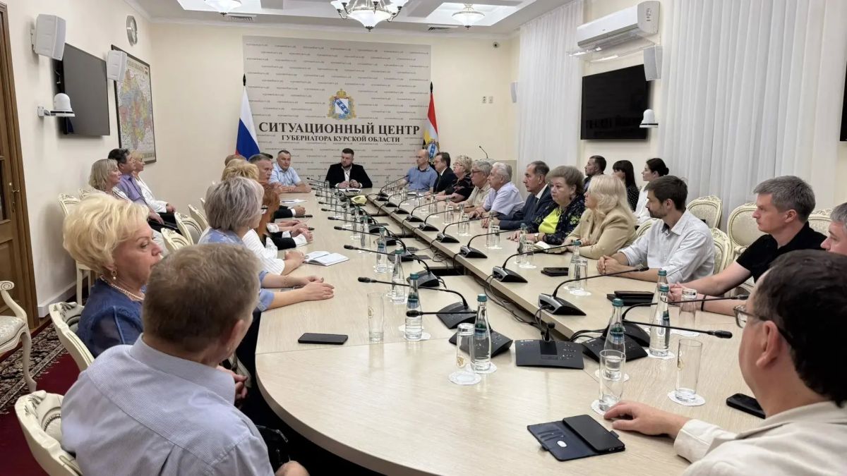 Под председательством заместителя губернатора Курской области Евгения Лобова в Доме Советов состоялось совещание с руководителями некоммерческих организаций региона