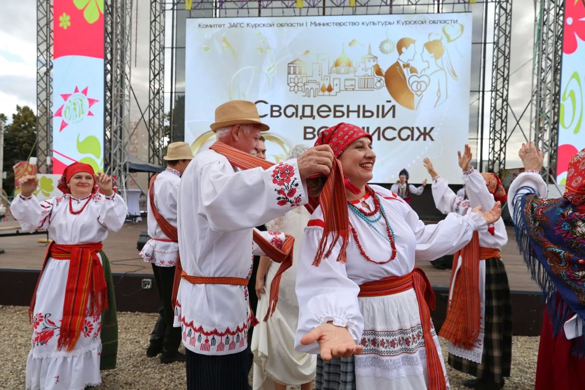 В Курске состоялся "Свадебный вернисаж" В Курске состоялся "Свадебный вернисаж"