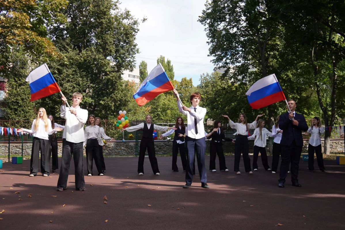 Игорь Корпунков: Сегодня, в рамках реализации регионального проекта «Народный бюджет», на территории Гимназии № 1 открыта площадка для групп продленного дня обучающихся 1-4 классов Игорь Корпунков: Сегодня, в рамках реализации регионального проекта «Народный бюджет», на территории Гимназии № 1 открыта площадка для групп продленного дня обучающихся 1-4 классов