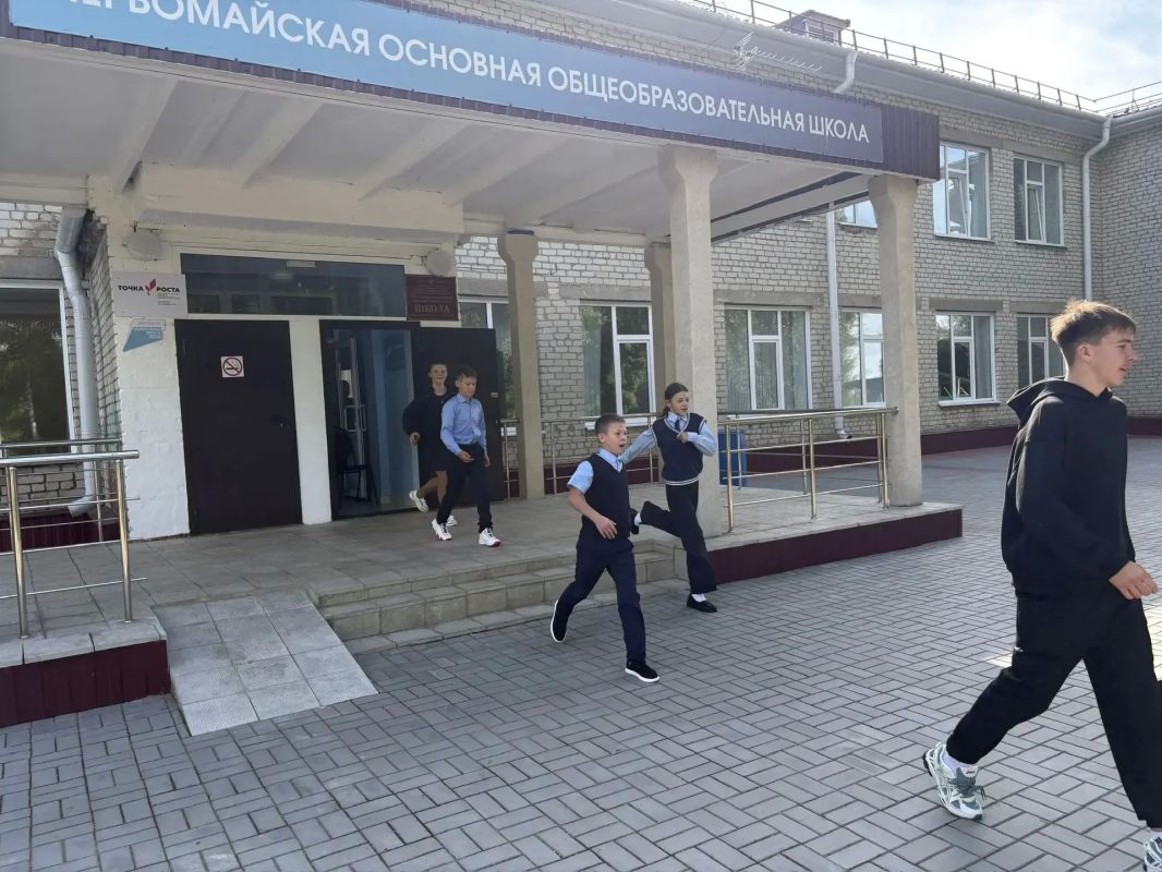 Тренировочная эвакуация в МКОУ Первомайская ООШ Поныровского района Тренировочная эвакуация в МКОУ Первомайская ООШ Поныровского района