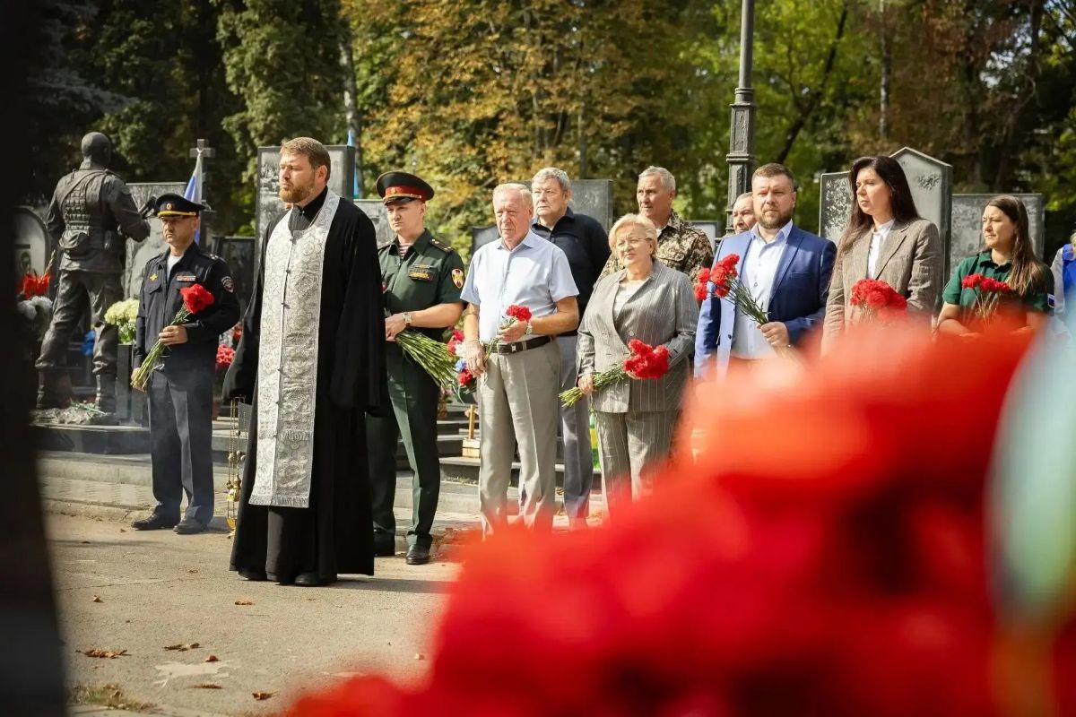 Курские партийцы почтили память жертв терроризма Курские партийцы почтили память жертв терроризма