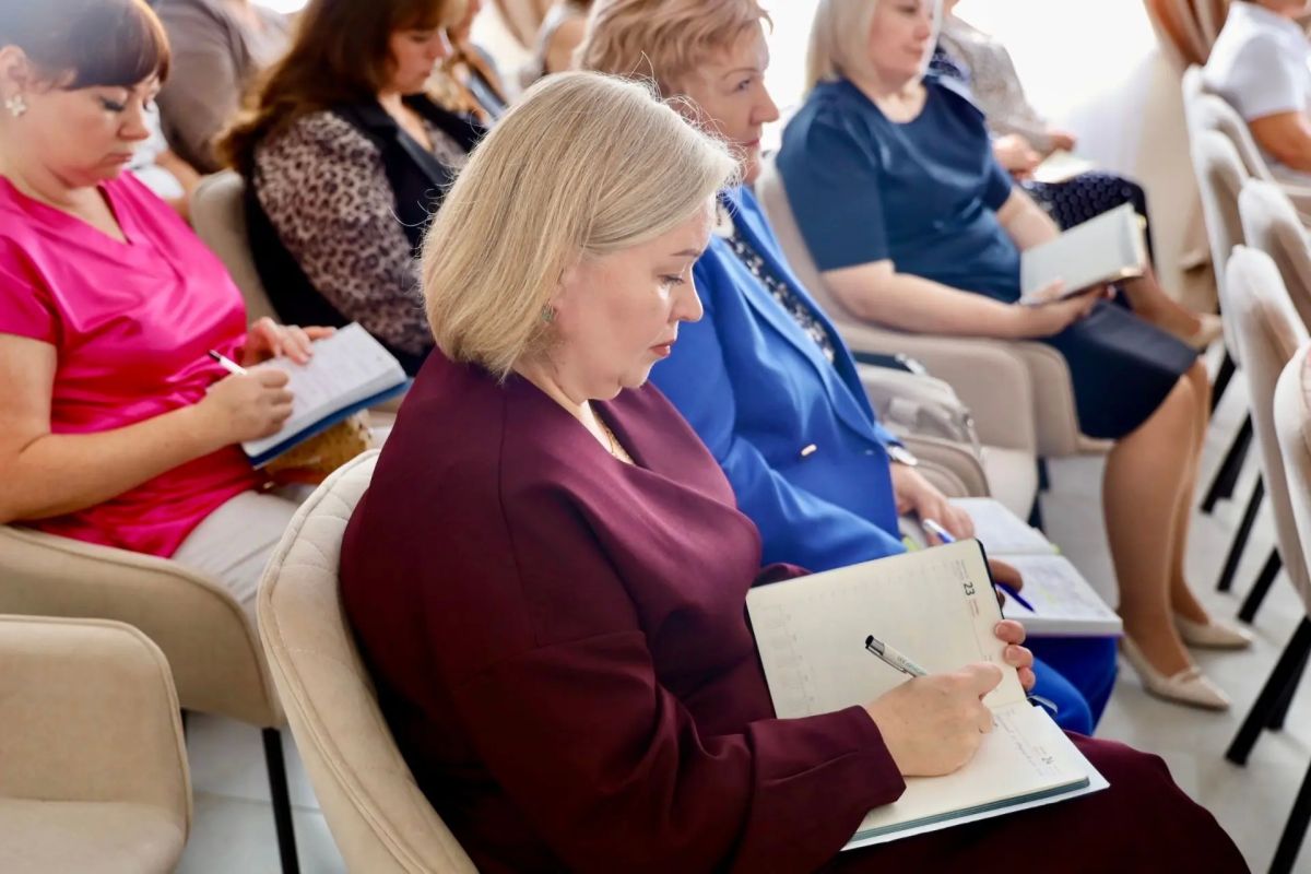 Министр социального обеспечения, материнства и детства Курской оьбласти Татьяна Сукновалова совместно с заместителями провела рабочее совещание с директорами учреждений, подведомственных Министерству социального обеспечения... Министр социального обеспечения, материнства и детства Курской оьбласти Татьяна Сукновалова совместно с заместителями провела рабочее совещание с директорами учреждений, подведомственных Министерству социального обеспечения...