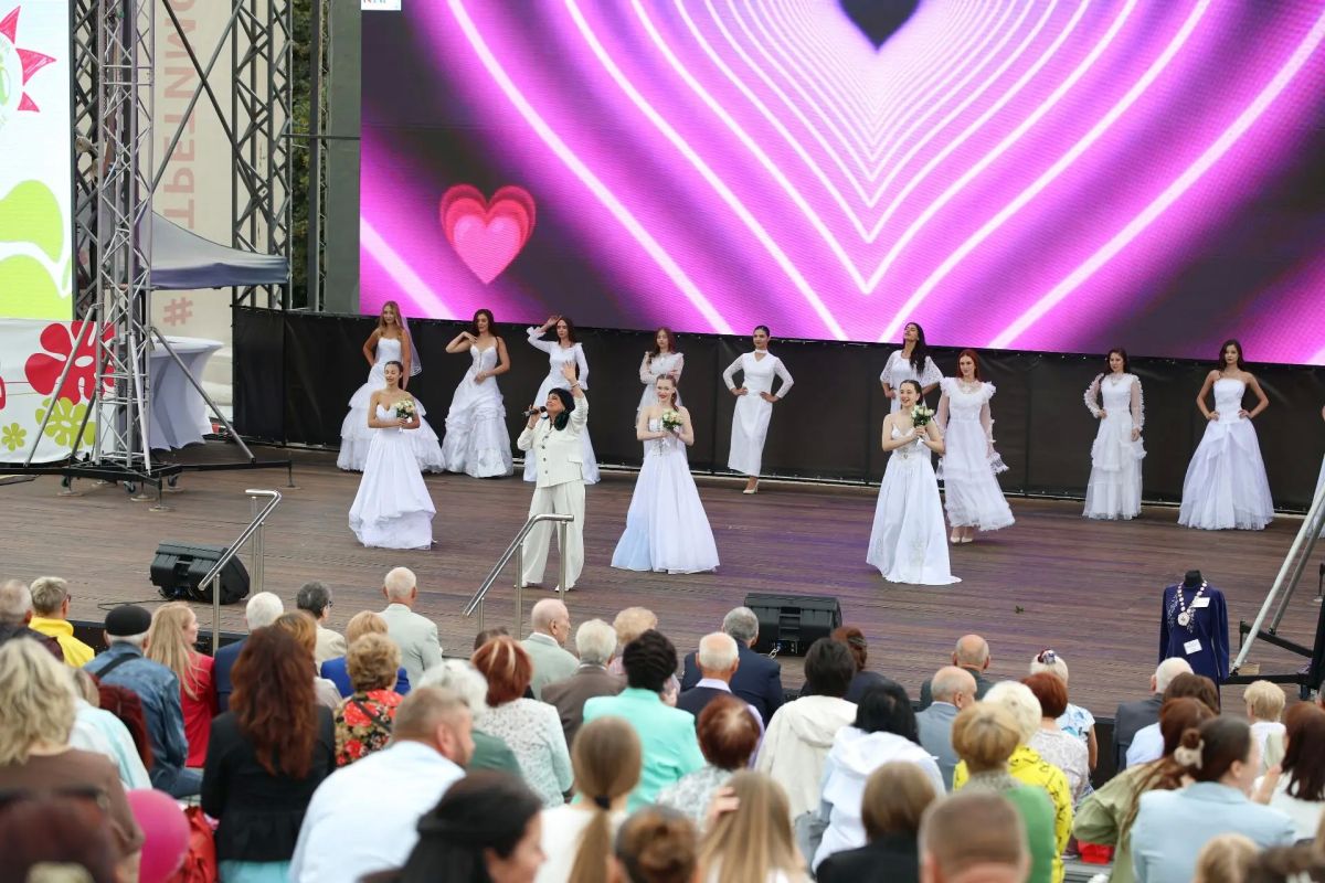 В Курске состоялся "Свадебный вернисаж" В Курске состоялся "Свадебный вернисаж"