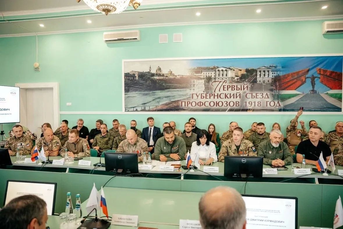 Глава региона Александр Хинштейн встретился с представителями Ассоциации ветеранов СВО Курской области Глава региона Александр Хинштейн встретился с представителями Ассоциации ветеранов СВО Курской области