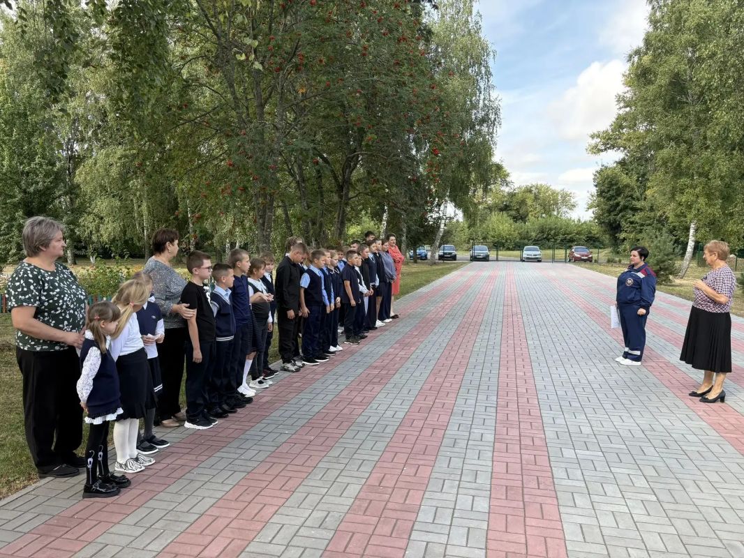 Тренировочная эвакуация в МКОУ Первомайская ООШ Поныровского района Тренировочная эвакуация в МКОУ Первомайская ООШ Поныровского района