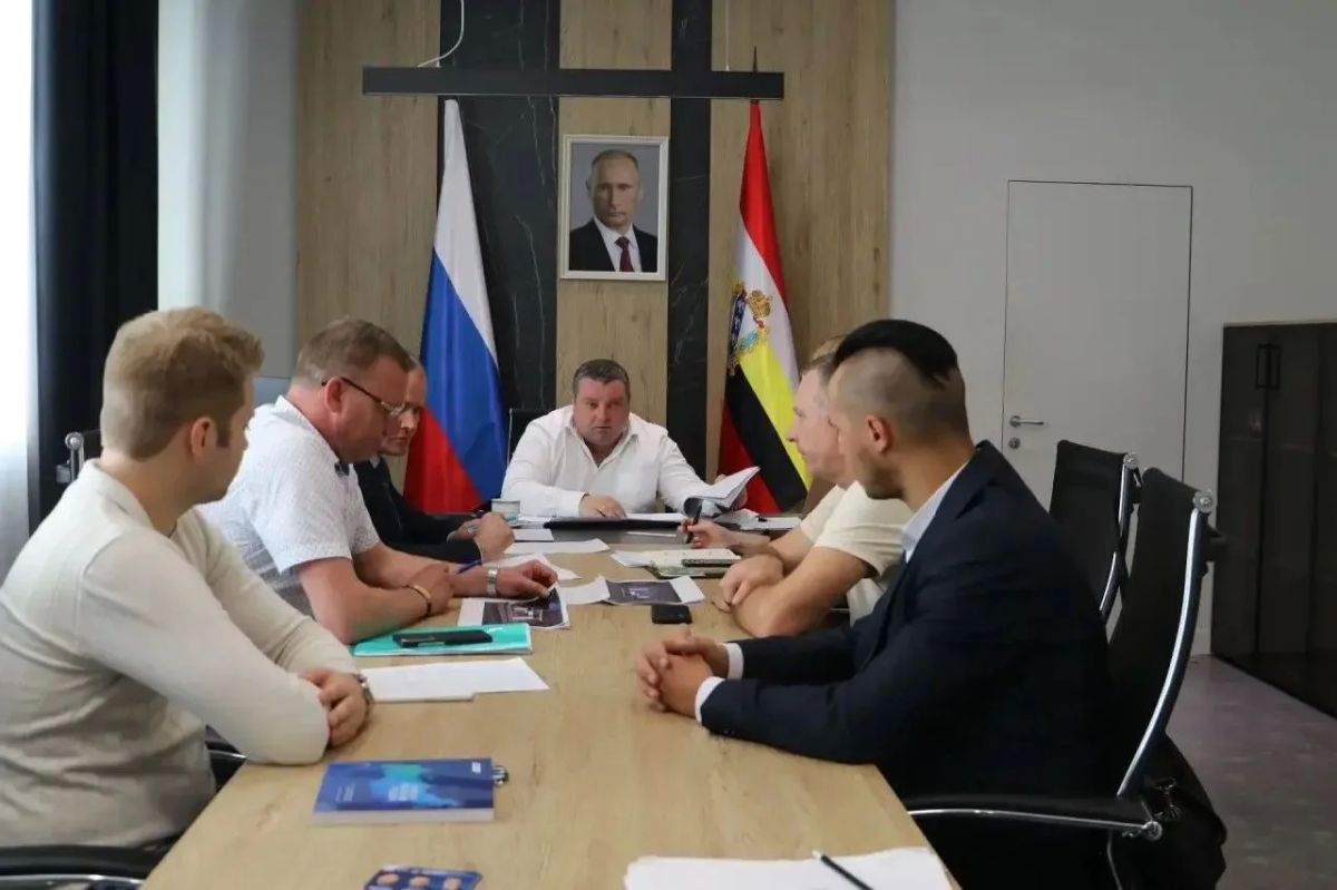 В Курске провели совещание по разбитым вандалами 22 трамвайным остановкам В Курске провели совещание по разбитым вандалами 22 трамвайным остановкам