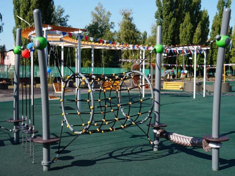 Пятница, которая запомнится надолго: в пятой школе открыли новую площадку для группы продлённого дня! Это не просто современное пространство для игр и спорта — это символ единства и заботы о будущем поколении Пятница, которая запомнится надолго: в пятой школе открыли новую площадку для группы продлённого дня! Это не просто современное пространство для игр и спорта — это символ единства и заботы о будущем поколении