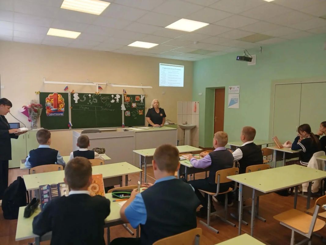 Учебная эвакуация и занятие по пожарной безопасности с пятиклассниками Полевского лицея Курского района Учебная эвакуация и занятие по пожарной безопасности с пятиклассниками Полевского лицея Курского района