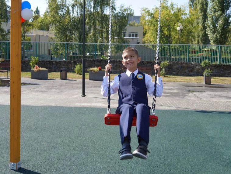 Пятница, которая запомнится надолго: в пятой школе открыли новую площадку для группы продлённого дня! Это не просто современное пространство для игр и спорта — это символ единства и заботы о будущем поколении Пятница, которая запомнится надолго: в пятой школе открыли новую площадку для группы продлённого дня! Это не просто современное пространство для игр и спорта — это символ единства и заботы о будущем поколении