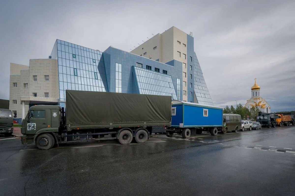 При содействии Единой России на передовую из Сургута передали партию техники и оборудования При содействии Единой России на передовую из Сургута передали партию техники и оборудования