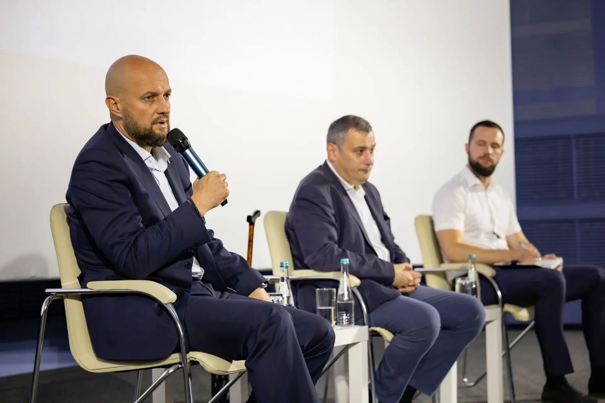 Состоялась важная встреча, на которой вместе с губернатором Александром Хинштейном пообщались с активом Железнодорожного округа Состоялась важная встреча, на которой вместе с губернатором Александром Хинштейном пообщались с активом Железнодорожного округа